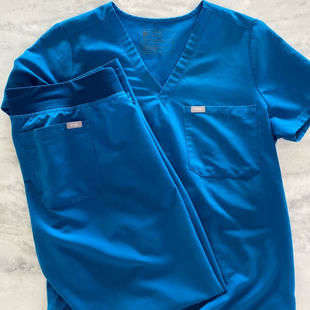 Figs:Caribbean Blue Catarina,One-Pocket Scrub Top-Medium,Basic Scrub Pants-Large